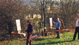 Da sinistra Alessandro Parrini, Roberto Smorti e Antonio Franceschetti davanti alla gora del mulino Grifoni a La Gracchia.