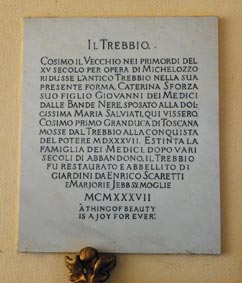 La lapide posta dagli attuali proprietari