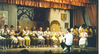 Aggiungi un posto a tavola, messo in scena dalla compagnia "Il Piccolo" di Borgo San Lorenzo al teatro Don Bosco