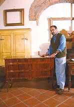 Giuseppe Margheri nel suo laboratorio