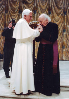 Il Maestro Monsignor Domenico Bartolucci con Papa Benedetto XVI�