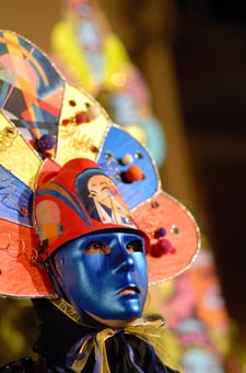 Carnevale in notturna a Borgo San Lorenzo. Foto di Andrea Lapi
