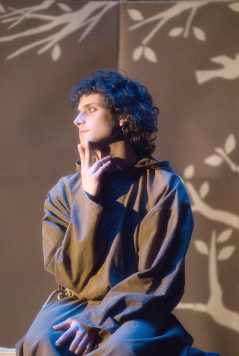 Maggio 2007: prima di essere scoperto da Mara Maionchi, il regista della borghigiana Compagnia Teatrale il Piccolo -Filippo Margheri- aveva gi� sfruttato al meglio le capacit� di Giulio Parigi. Nella foto sta interpretando il ruolo principale del Musical "Forza venite gente" (Foto di Andrea Lapi)
