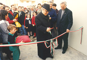 Mons. Agresti inaugura il circolo MCL di Barberino