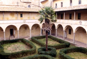 Il chiostro dell'antico monastero di Luco di Mugello