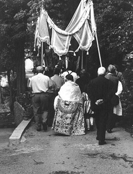 Processione a Vespignano (Vicchio), anni '70. Foto di Mario Calzolai