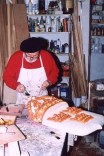 Gamannossi nel suo laboratorio di Borgo San Lorenzo