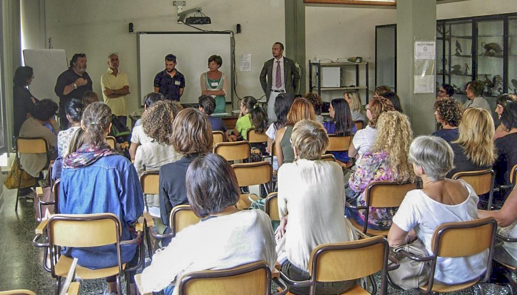 Da sinistra: Umberto Banchi (provveditore misericordia), Luca Tarini (infermiere), Sonny Cairoli (direttore del corso), Laura Quadalti (direttrice della direzione didattica statale), Paolo Caramalli (presidente Lions Club Mugello)