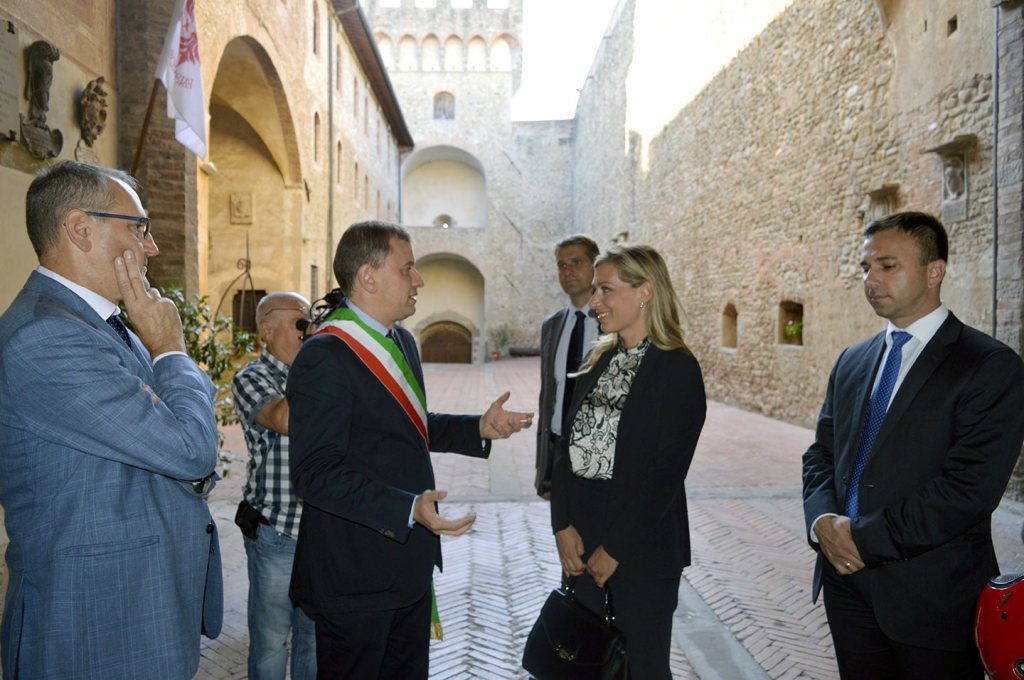 visita-ambasciatore-serbo-e-sindaco-mionica-a-scarperia-sett-2015-2