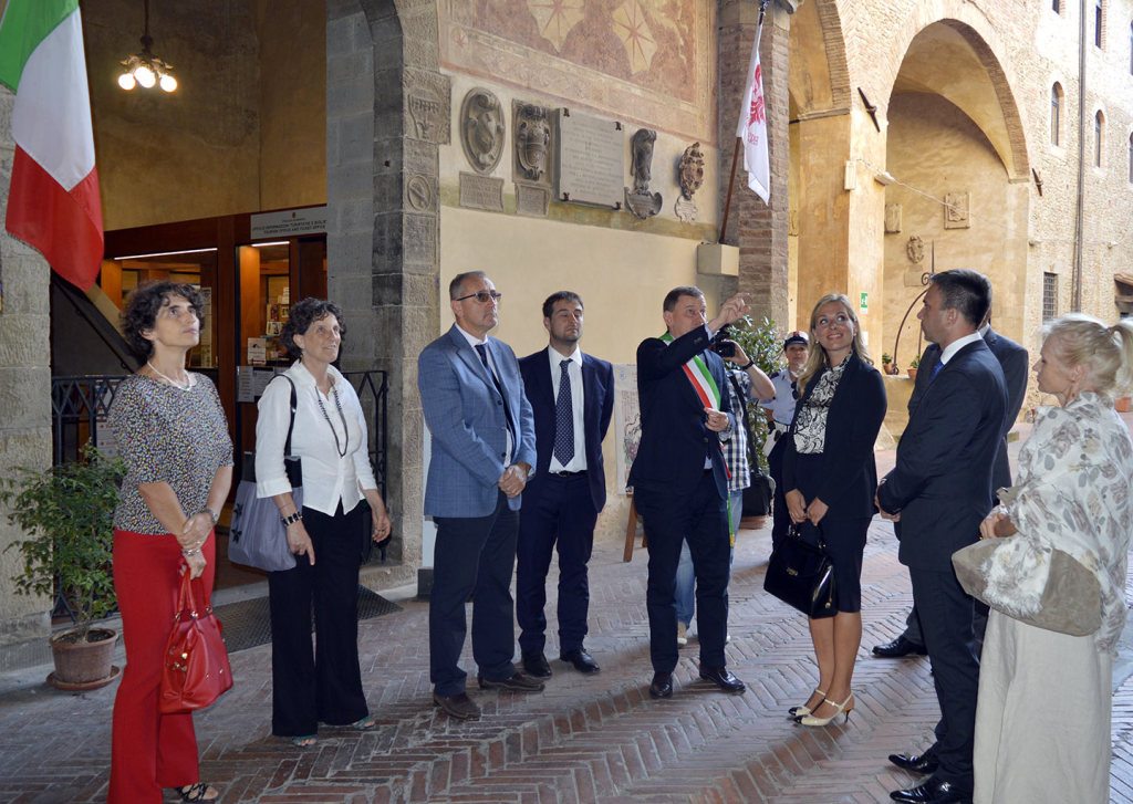 visita-ambasciatore-serbo-e-sindaco-mionica-a-scarperia-sett-2015-4