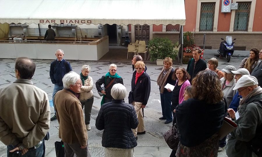 norvegesi-in-visita-in-piazza-Scalelle-a-Marradi-2015