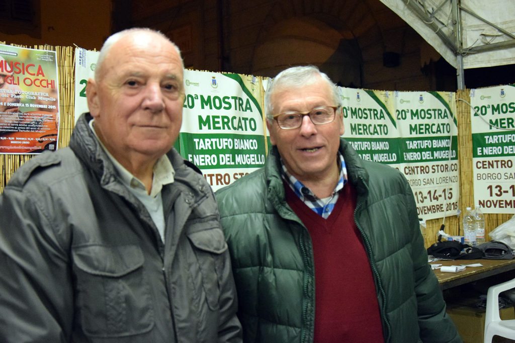 A destra il presidente dell'associazione tartufai Vanni Spacchini