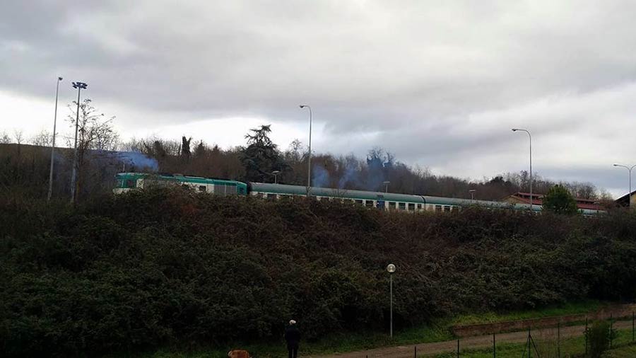 treno-borgo-aria-irrespirabile-gasolio-bruciato