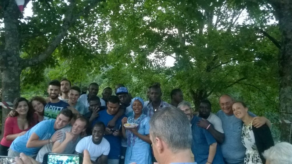 Cena migranti il cenacolo Poilcanto