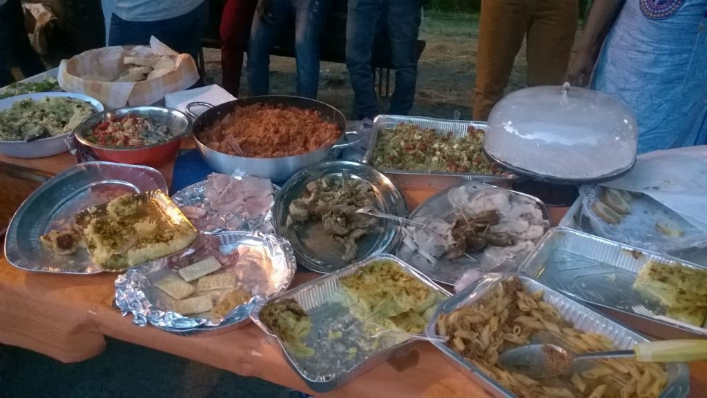 Cena migranti il cenacolo Poilcanto