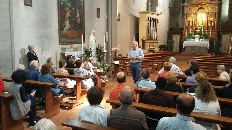gianni-frilli-bosco-ai-frati-accoglie-turisti