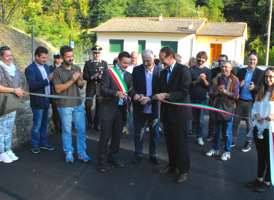 lavori-strade-palazzuolo-taglio-nastro-riccardo-nencini