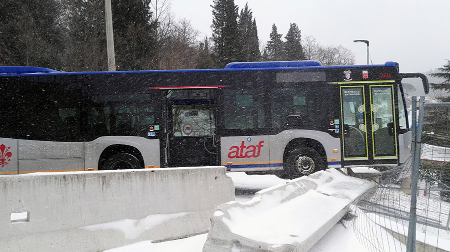 autobus-ataf-neve-sbandato-3