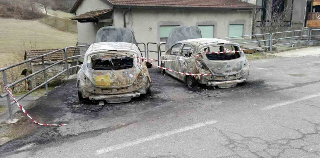 Auto-incendiate-Palazzuolo-sul-Senio-2