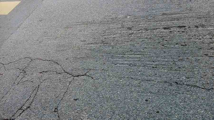 Si consiglia di attraversare il dosso con un fuoristrada