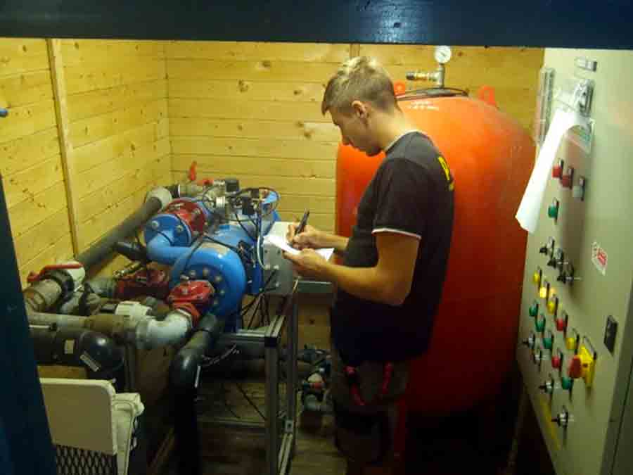 Controllo ordinario impianto irrigazione Four Season a Firenze per interventi e trattamenti alle piscine