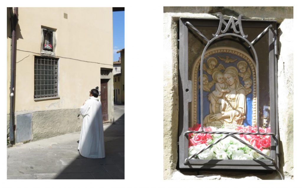 Don Antonio Cigna, pievano di San Piero a Sieve, durante la benedizione. L'edicola votiva restaurata (a destra)