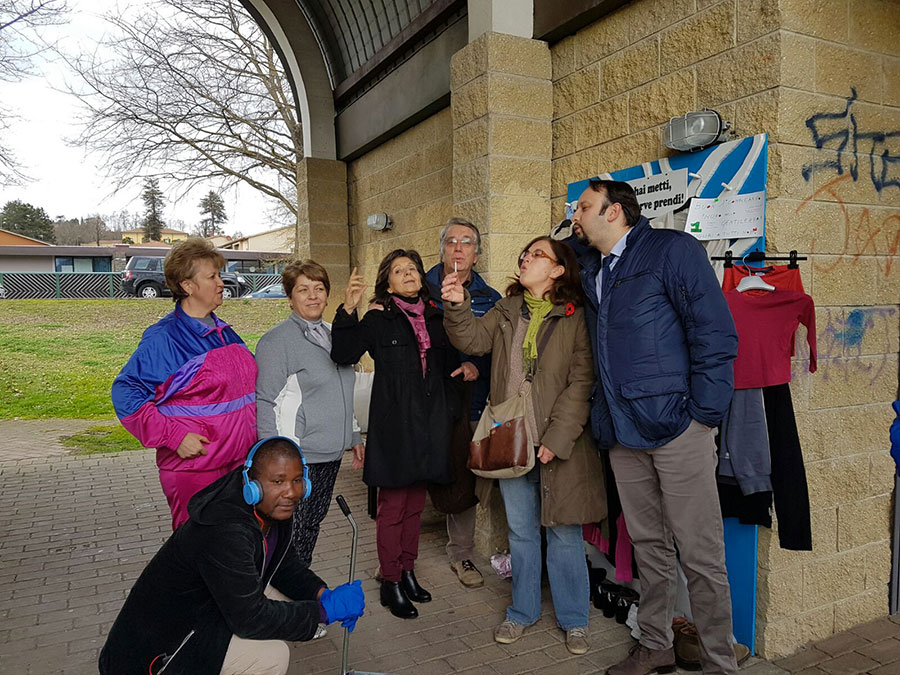 adotta-borgo-migranti-compleanno-albero-solidarieta