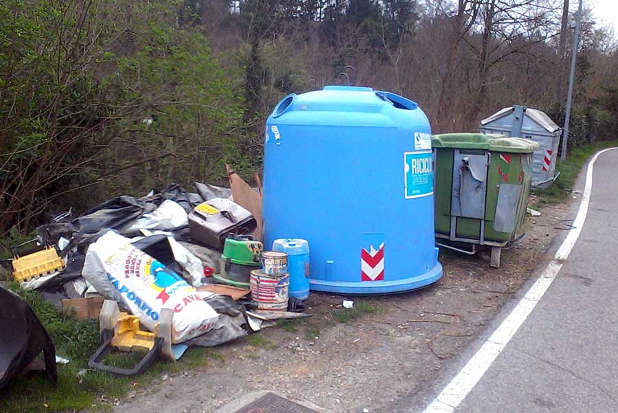 degrado-cassonetti-raccolta-rifiuti-luco-mugello-11