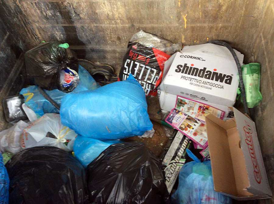 degrado-cassonetti-raccolta-rifiuti-luco-mugello-2