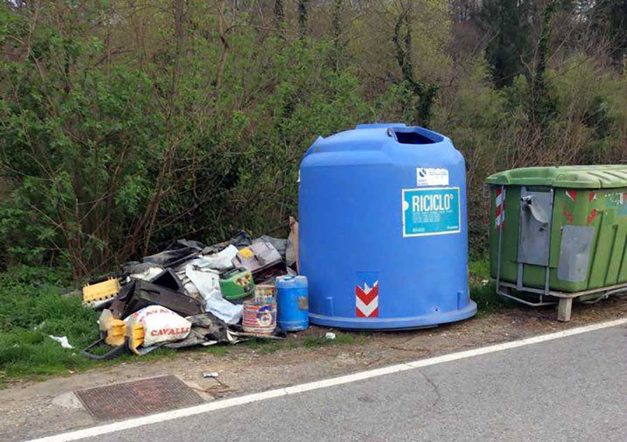 degrado-cassonetti-raccolta-rifiuti-luco-mugello-3