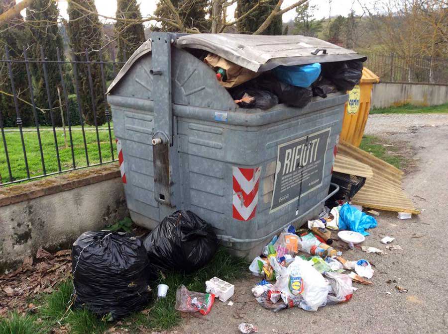 degrado-cassonetti-raccolta-rifiuti-luco-mugello-6
