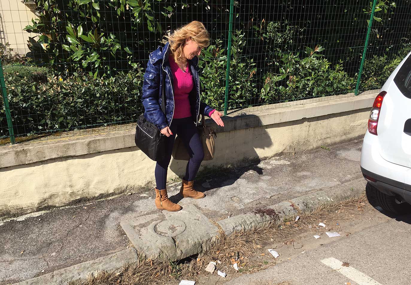 marciapiedi-rovinati-donna-caduta-borgo-1