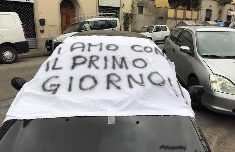romanticismo-mugellano-ti-amo-gesto