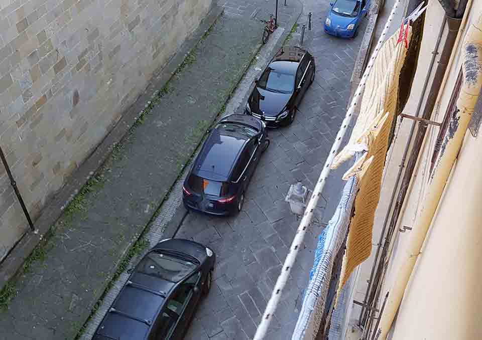 Borgo-parcheggio-selvaggio
