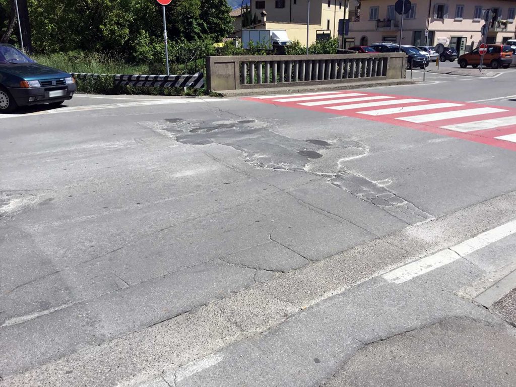 asfalto-manto-stradale-degrado-buche-borgo-2017-10