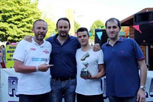 Elia Guidotti alla consegna della "Scarpa D'Oro" lo scorso 20 maggio nel corso della manifestazione Vivilosport a Borgo San Lorenzo