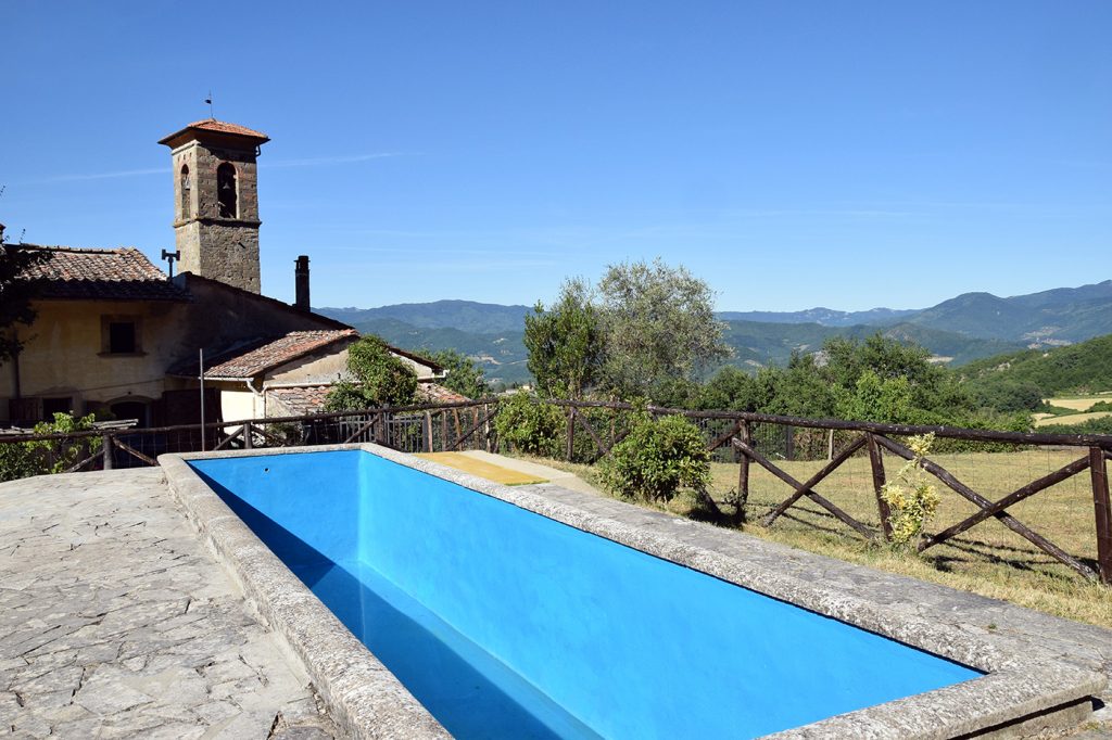 La piscina di Barbiana: è qui che il Papa terrà il suo discorso