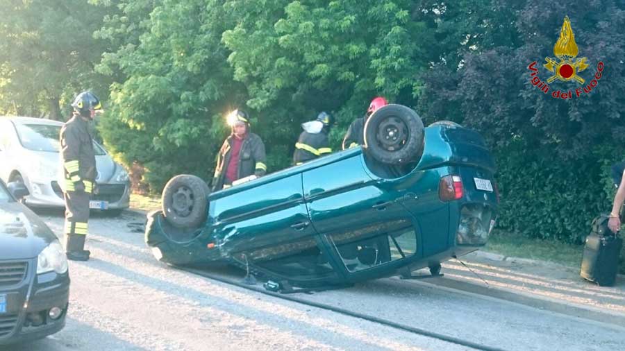 incidente-borgo-auto-ribaltata-1