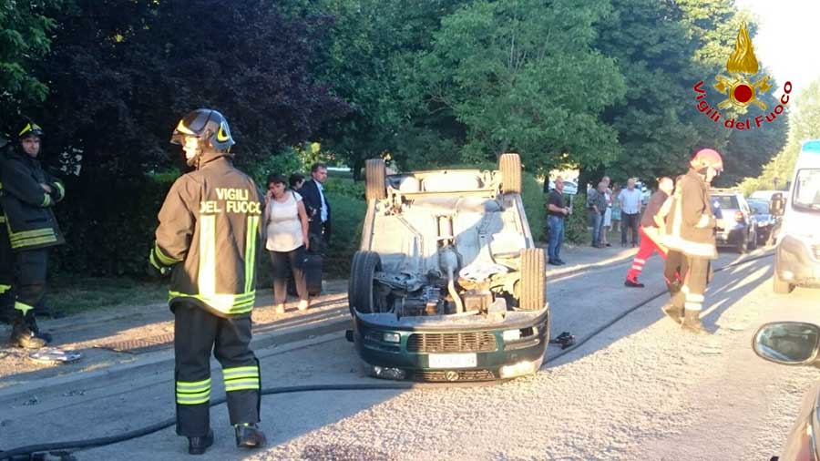incidente-borgo-auto-ribaltata-3