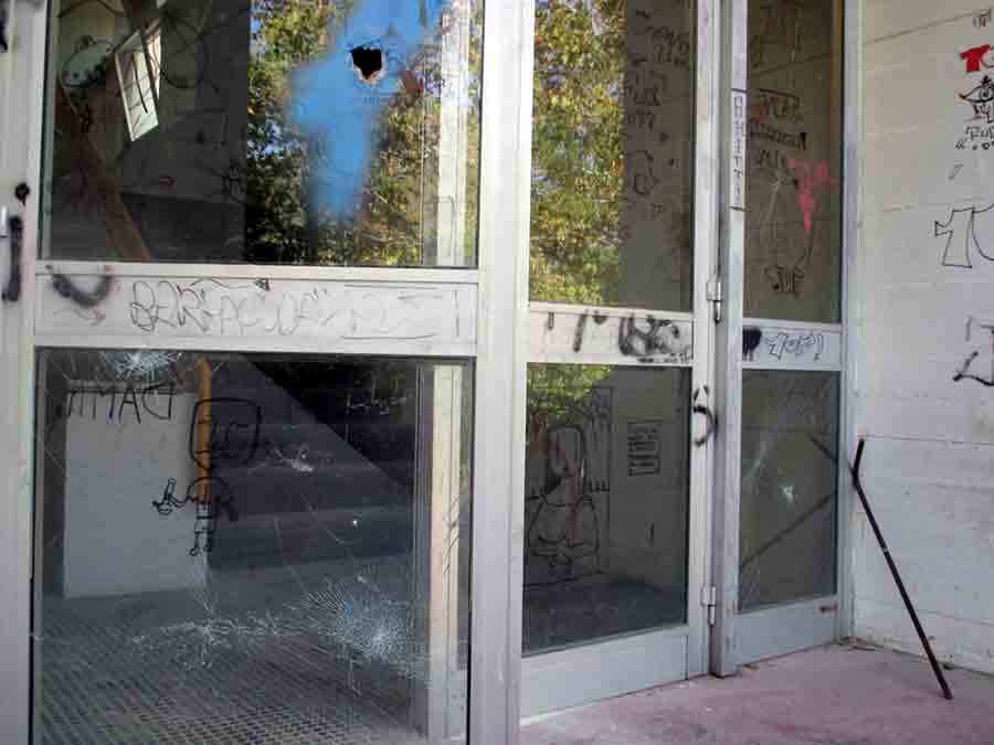 atti-vandalici-scuola-media-barberino-di-mugello-palestra-2017-3