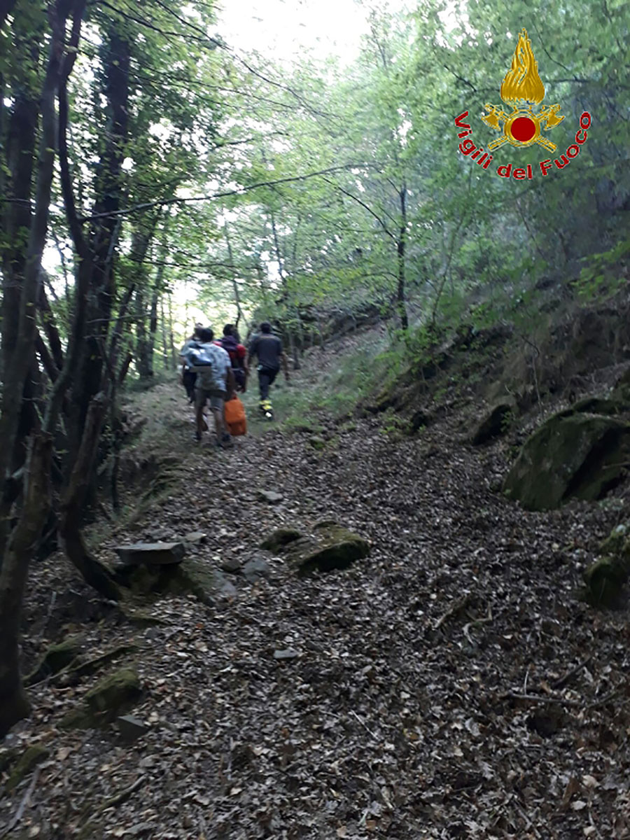 ragazzi-dispersi-boschi-ronta-recuperati-vigili-del-fuoco-2017-3