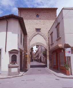 Porta Fiorentina a Borgo San Lorenzo. Foto di Massimo Certini