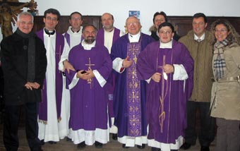 Don Antonio (alla sinistra del Cardinale Antonelli) con alcuni confratelli e parrocchiani