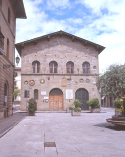 Il Palazzo dei Podest� a Borgo San Lorenzo. Foto Maurizio Certini
