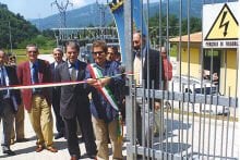 L'ing. Vollaro, nella foto a sinistra del sindaco Bigozzi, in occasione dell'inaugurazione della cabina primaria di Rufina