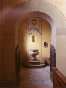 Chiesa di San Lorenzo a Villore. Il fonte battesimale. Foto di Massimo Certini