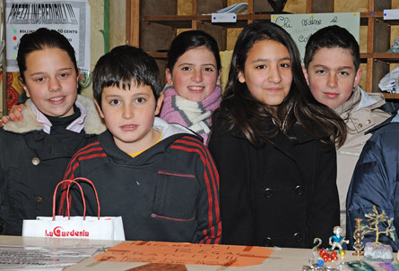 Alcuni volontari del mercatino della solidarietà di Borgo San Lorenzo