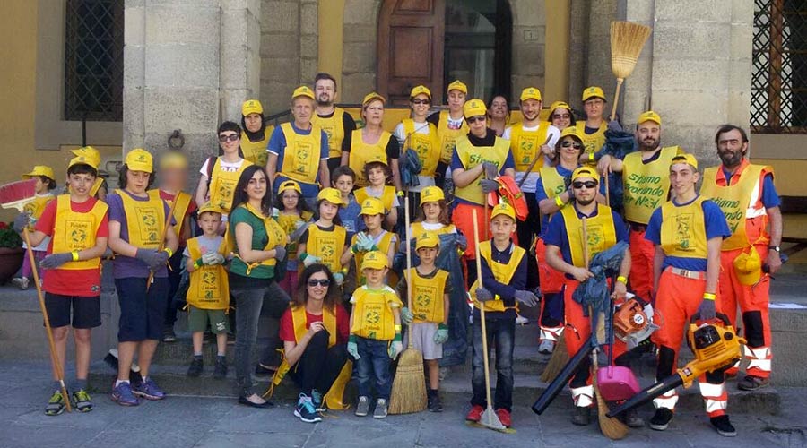 bambini-casacche-gialle-iniziativa-ecologica-marradi