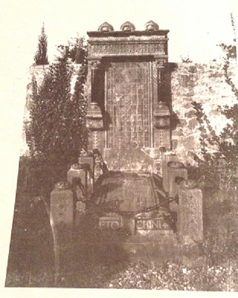 Il monumento funebre di Leto Chini, a Scarperia