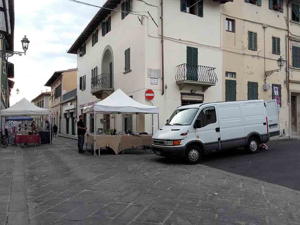 Piazza-del-popolo-Borgo-mercatini-ViviLoSport